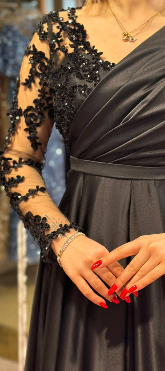 Siyah Uzun Kollu Dantel Detaylı Kloş Etekli Saten Uzun Abiye Elbise 7510 - 4